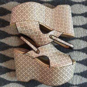 Kimchi Blue Raffia Platforms (8)